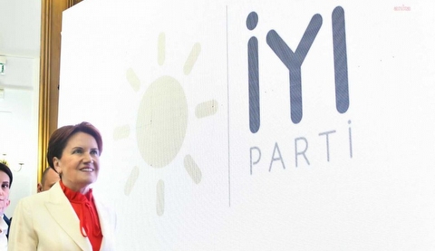 İYİ Parti Genel Başkanı Meral Akşener Gençlerin Sorunlarını Dinledi